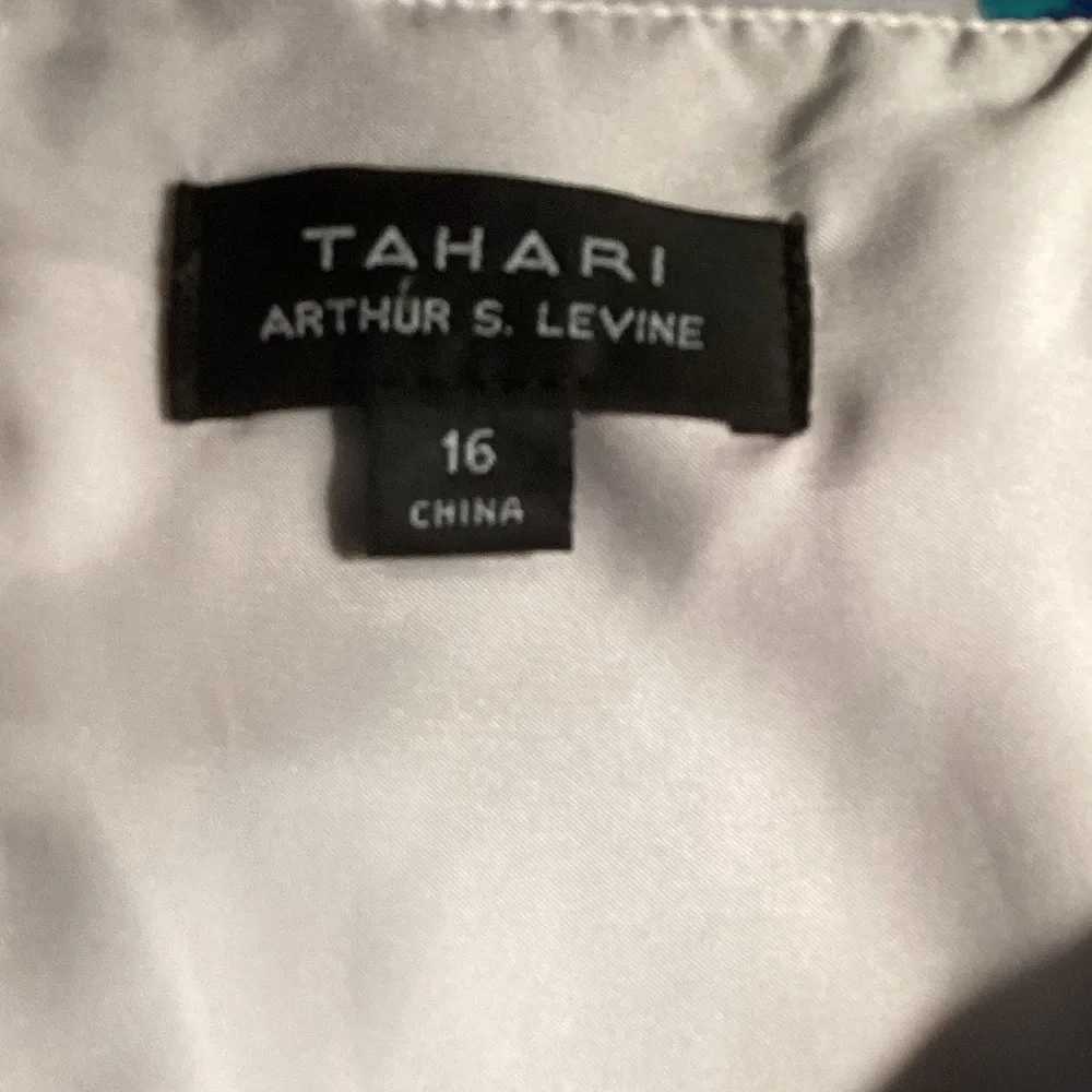 Tahari White and Green Patterned Dress - Picture 13 of 14